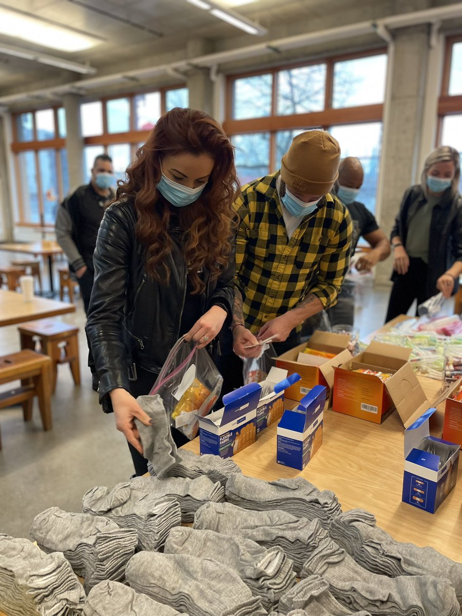 AEWTogether's tweet photo. Before last night’s sock drive, members of the @AEW roster headed in person to @blanchethouse 

They raced against each other to pack over 300 care kits to hand out to those in need! 

For more information on the incredible work they do visit https://t.co/4pnPQvZUrA https://t.co/6cQv7MvBrM