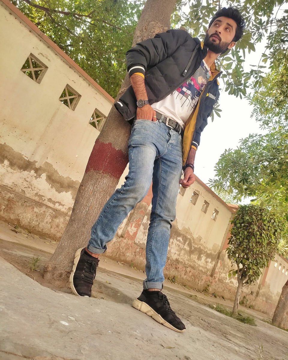 Sanwal596's tweet photo. Sunburnt boy
.
.
.
.
.
.
.
.
.
.
.
.
#sanwal596 #sanwalrazzaq #Dandystyle #menblogger #allstreetwear #streetstyle #meninblack #highfashionmen #flowershirt #mensfashionapparel #fypシviral #explore #trending #modeling #Fashionlover #النصر #fashioninsta #outfit #style4men https://t.co/WPHFfxCbDP