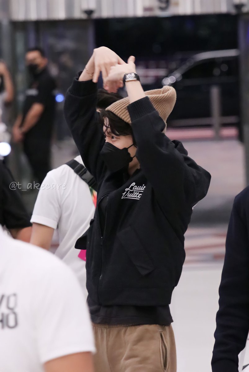 Jhope_spain's tweet photo. #JHOPE  ya está de regreso a Corea 😍💜

Regresa Sano y Salvo 🥰💜

J-HOPE AT GDA 2023
#골든디스크with제이홉
#jhopeatGDA
#jhopexGDA #jhope #제이홉 https://t.co/1C7h90GS3d
