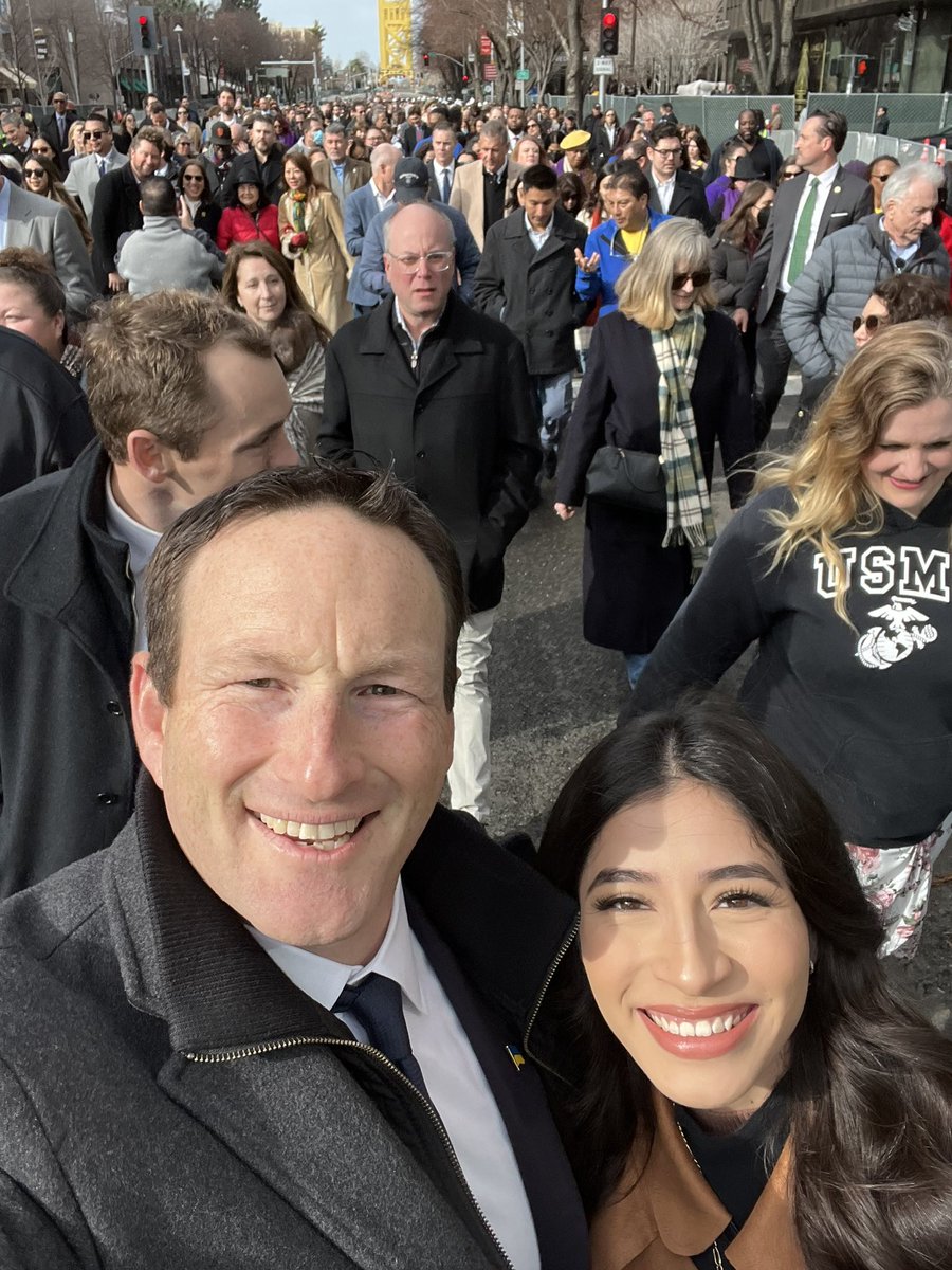 JoshFryday's tweet photo. A heartfelt thank you to all @CalVolunteers Service members who stood with @CAgovernor @GavinNewsom and First Partner @JenSiebelNewsom at their Inauguration.
Ready to make change and serve CA!
#CollegeCorps #ClimateActionCorps #YouthJobsCorps #AmeriCorps https://t.co/mqAun6DouS