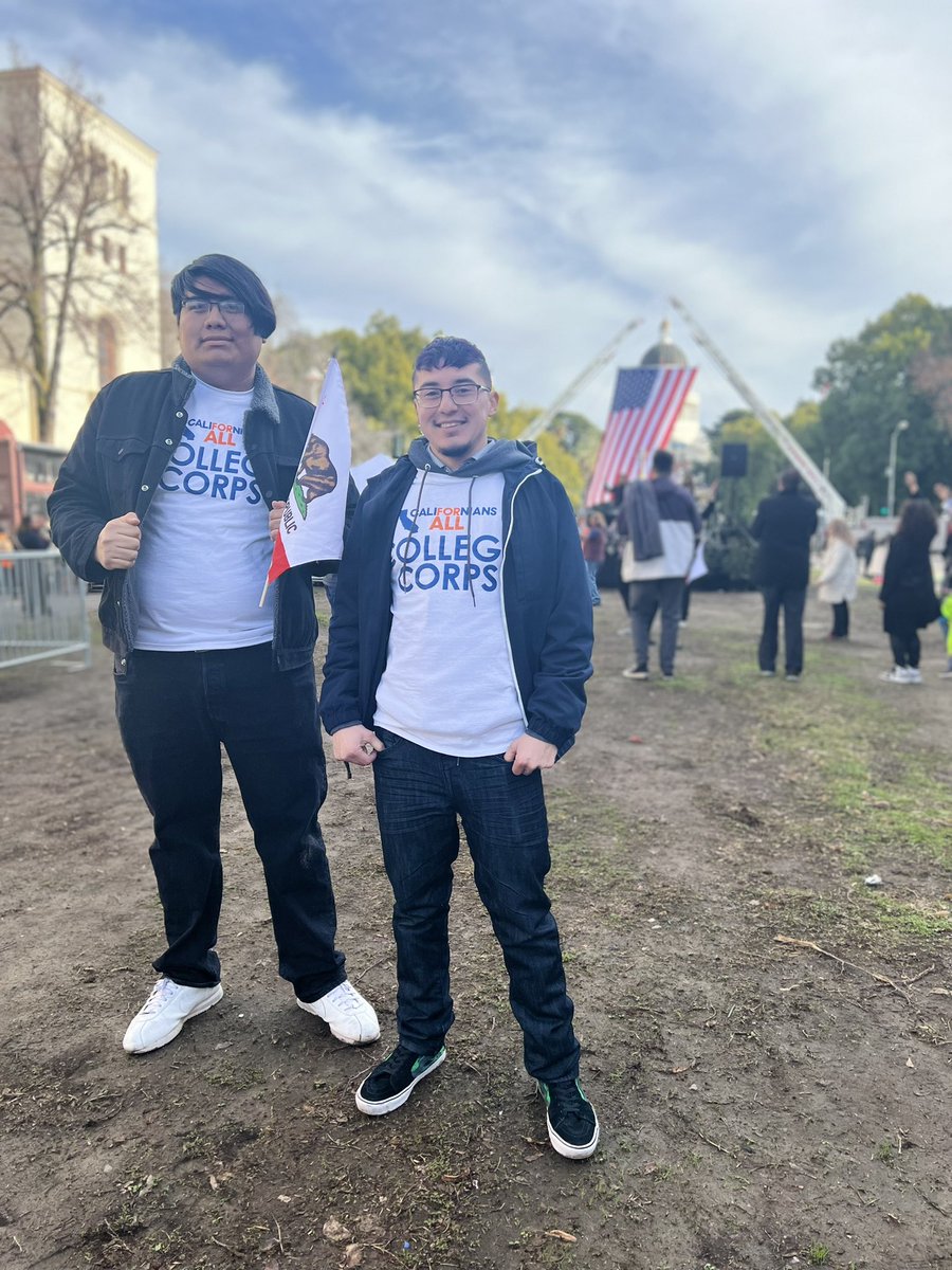 JoshFryday's tweet photo. A heartfelt thank you to all @CalVolunteers Service members who stood with @CAgovernor @GavinNewsom and First Partner @JenSiebelNewsom at their Inauguration.
Ready to make change and serve CA!
#CollegeCorps #ClimateActionCorps #YouthJobsCorps #AmeriCorps https://t.co/mqAun6DouS