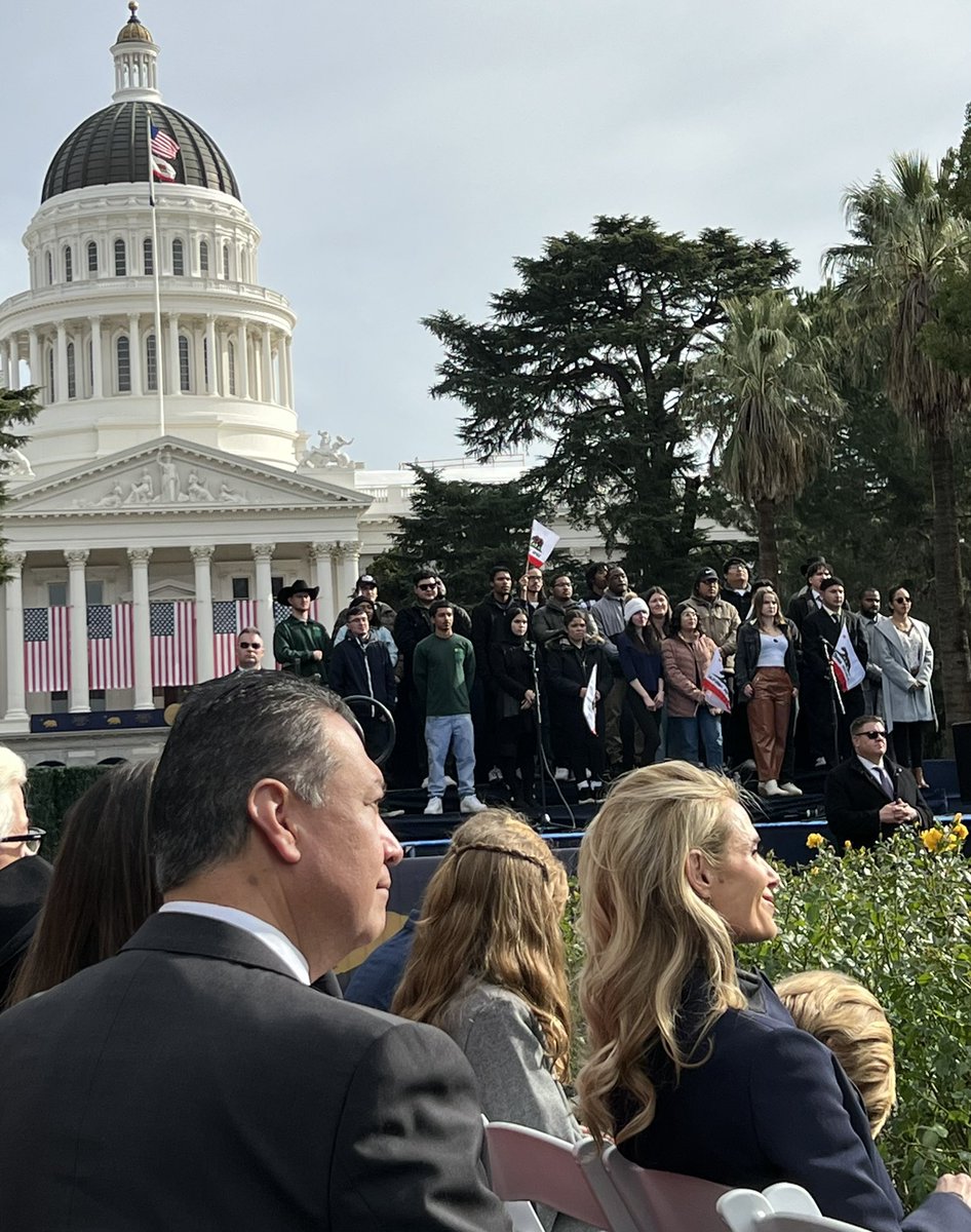 JoshFryday's tweet photo. A heartfelt thank you to all @CalVolunteers Service members who stood with @CAgovernor @GavinNewsom and First Partner @JenSiebelNewsom at their Inauguration.
Ready to make change and serve CA!
#CollegeCorps #ClimateActionCorps #YouthJobsCorps #AmeriCorps https://t.co/mqAun6DouS