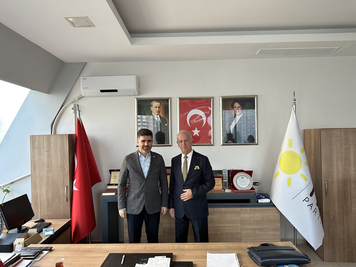 Mücadelemize omuz vermek üzere bizleri ziyaret eden Galatasaray Lisesi Eski Başmuavinlerinden Emekli öğretmen Mahmut Oyman hocamızı ilçemizde ağırladık. 
#AzKaldı 🇹🇷 Türkiye İYİ Olacak!
<a href="/SBugraKavuncu/">Buğra Kavuncu</a>