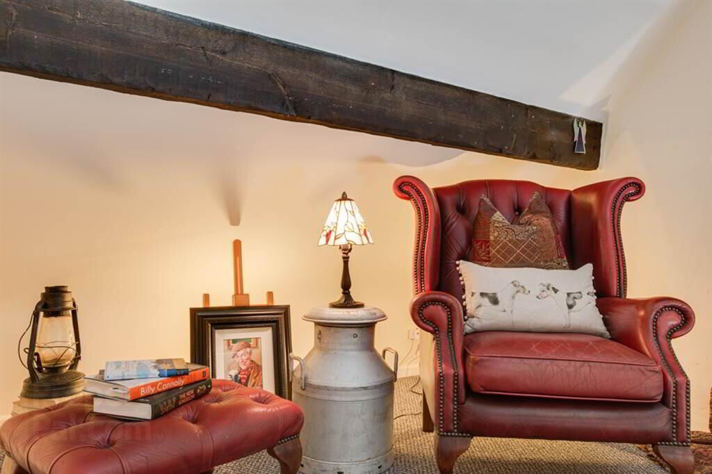 propertypal's tweet photo. Adorable cottage alert. I can't cope. 
>>> https://t.co/9YL2j6I4LS https://t.co/g2asfoJAbX