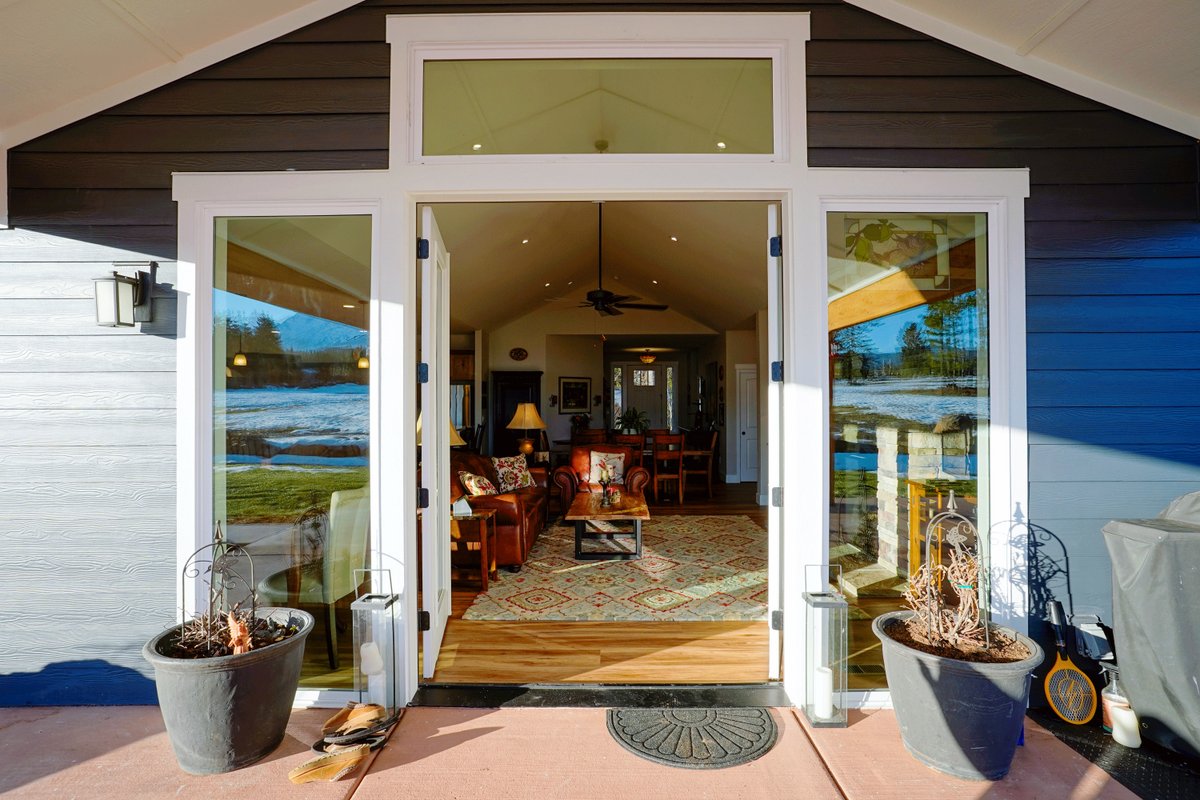 Outdoor living is a crucial component for many of our home buyers - especially when you have a property with views like this one has!

#graystonehomeplan #lexarhomes #customhomebuilder #home #house #custom #outdoor #living #patio #designbuild #design #homedesign #buildonyourland