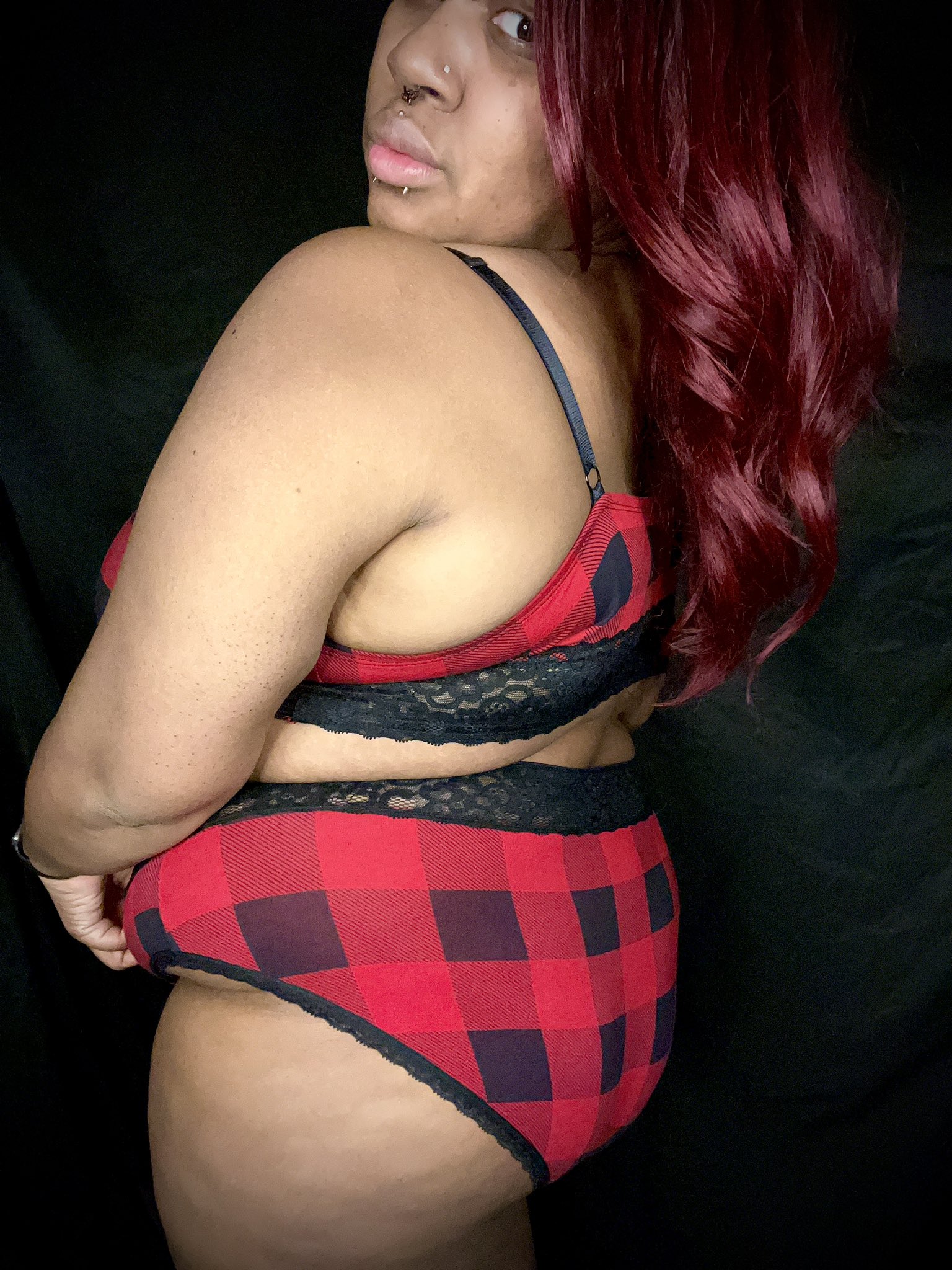 "Red is the great clarifier - bright and revealing. I can't imagine becoming bored with red - it would be like becoming bored with the person you love." - Diana Vreeland ✖️Link in bio!!✖️ #alt #altblackgirl #bbw #bbwcontent #bbwonlyfans #ebony #ebonybbw #ebonycontent #onlyfans https://t.co/ifp79MnFzL