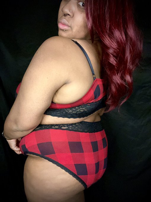 ChloëxChanel - "Red is the great clarifier - bright and revealing. I can't imagine becoming bored with red - it would be like becoming bored with the person you love." - Diana Vreeland ✖️Link in bio!!✖️ #alt #altblackgirl #bbw #bbwcontent #bbwonlyfans #ebony #ebonybbw #ebonycontent #onlyfans https://t.co/ifp79MnFzL