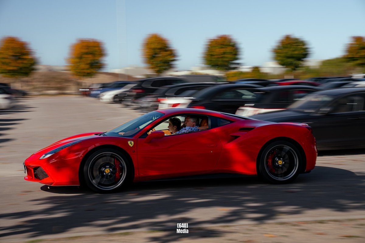 Allsoo reines Coupe oder doch eher Targa/Spyder?😁

#ferrari #ferrari488 #ferrari458 #458spider #488spider #photography #carphotography #sonya7iv #sony2470gm #panningshot