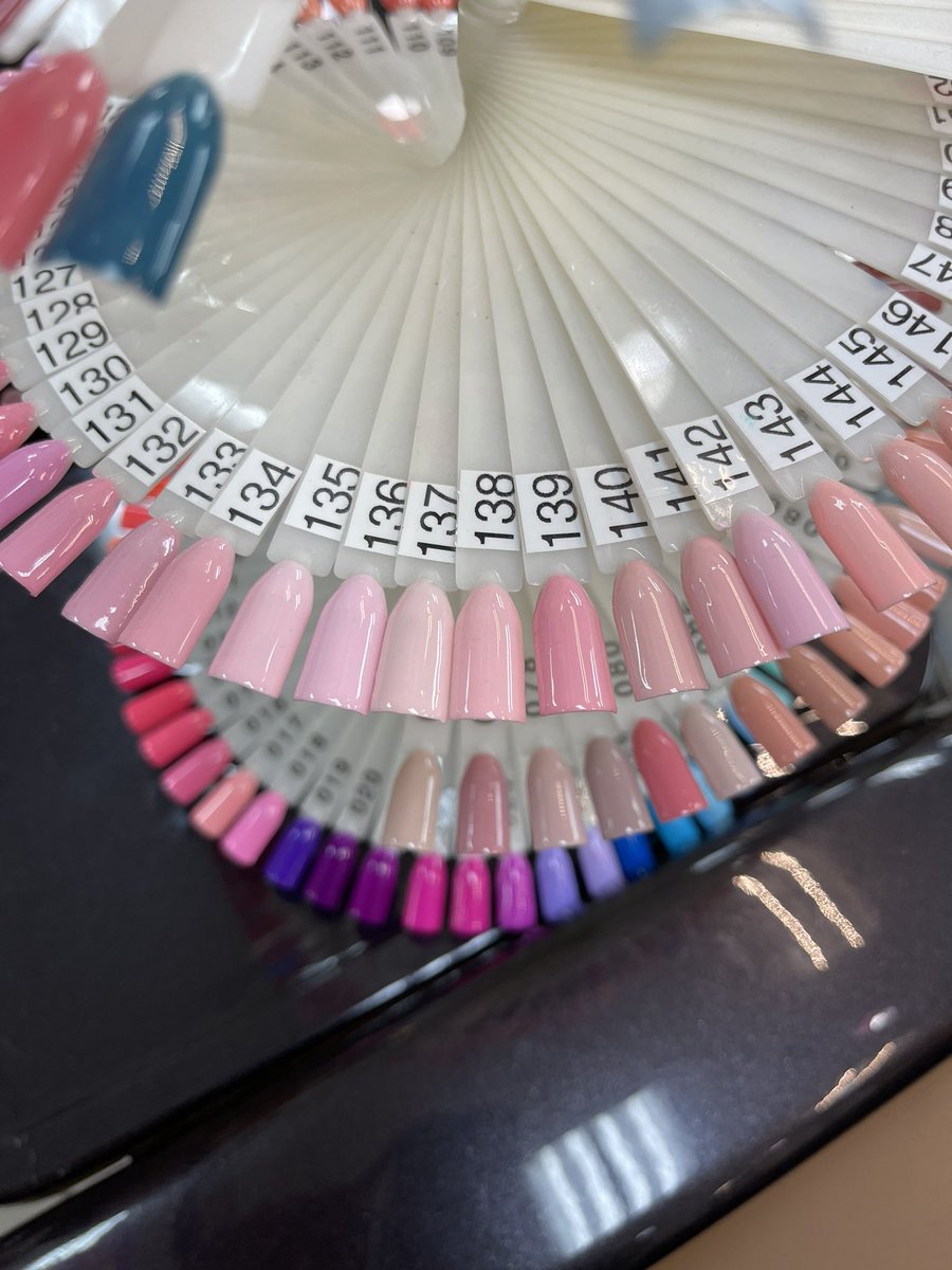 AP_lee___'s tweet photo. Which pink? https://t.co/FDWS48cOYm