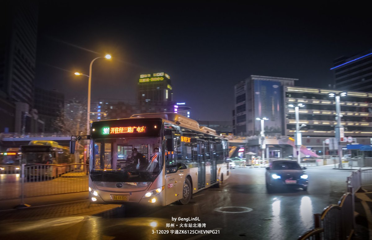 gngln11's tweet photo. 夜拍中国河南省郑州市的城市公交 https://t.co/V4GULcabhq