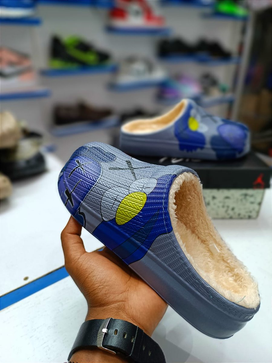 Fishwear2020's tweet photo. 💖item -WOOLEN YEEZY SLIDES
💖size-40-45
💖price ksh.2000
💖free delivery within Nairobi CBD and at an extra affordable cost across the country and World
💖0790554246 inbox for more info
💖Till no.5673003

#Murder #EdwinChiloba #DearMen #WhichKenyans #Zuku #CongratulationsMike https://t.co/tywtz8AVKK