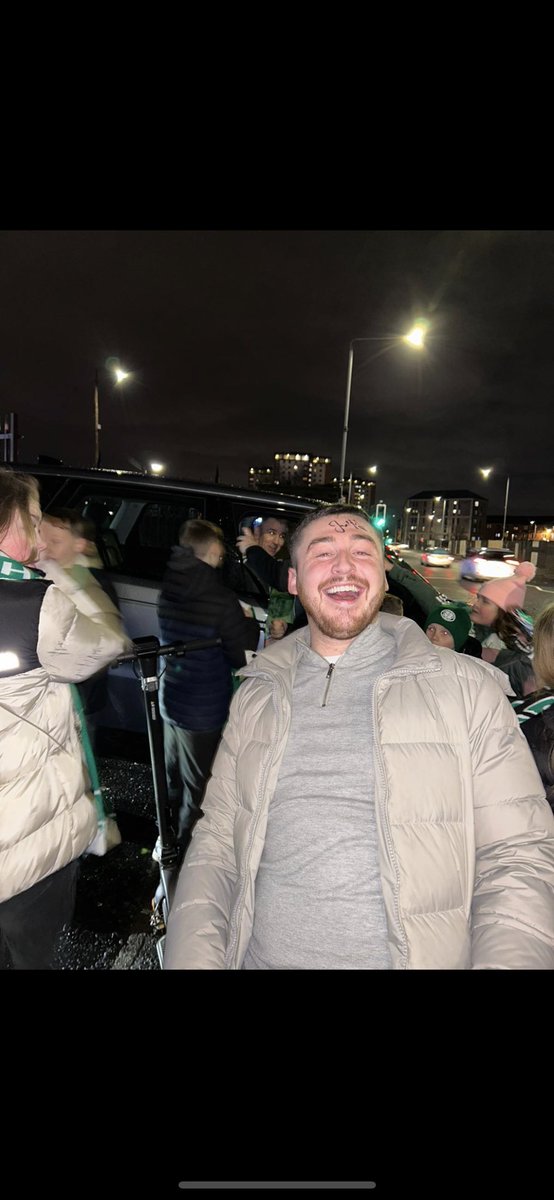 Lewiscareyy's tweet photo. Mates went for a pint after the game before going to the motor n by time he left the pub he’s walked out past the stadium n Joe Hart is driving out n he’s took a permy marker off a wee guy n got him to sign his head😂😂😂😂 https://t.co/Gp6T0NNtbo