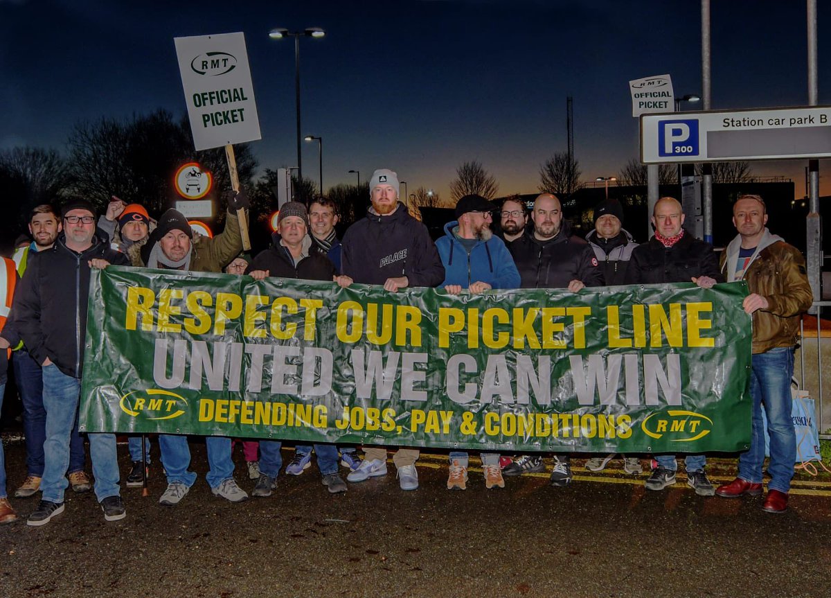 ASHFORDRMT1's tweet photo. Proudly Picketing Ashford Kent by the @ASHFORDRMT1 @RMTunion Cross company picket line, all grades &amp; all welcome. https://t.co/rWqkAuFFFA