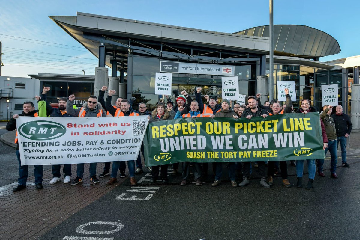 ASHFORDRMT1's tweet photo. Proudly Picketing Ashford Kent by the @ASHFORDRMT1 @RMTunion Cross company picket line, all grades &amp; all welcome. https://t.co/rWqkAuFFFA