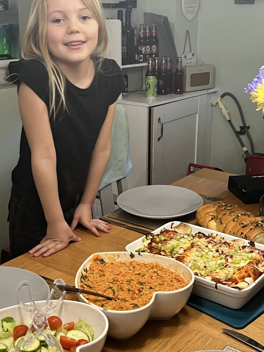 LinghamVicky21's tweet photo. @tillyramsay my 7 yr old daughter is obsessed with your bbc show, and Santa brought your cookbook for her for Xmas! She made your enchiladas and garlic bread for us tonight, which were amazing. She’d really love to know how you think she has done! https://t.co/sofLbw6CaO
