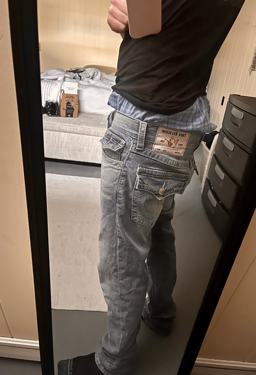 Safodinho's tweet photo. Sweats or Jeans? #sweatpants #jeans #truereligion #sagger #sag #saggypants #boxers #boxershorts #hanes #plaid #sexy #saggerswag #saggerbro #saggerstyle #streetwear https://t.co/SmxP2teop5