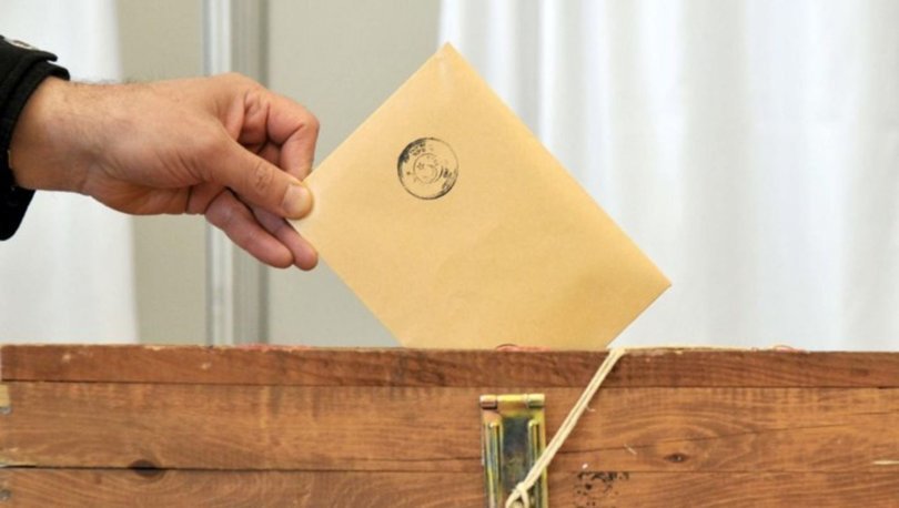 Kullanmadığınız oy cahile cesaret, haine ödül, hırsıza teşvik, katile af demektir.
Gençler, kullanmadığın her oy, sizden çok daha salak insanların sizi yönetmesi demektir.
Halen kullanabiliyorken Oy kullanın.