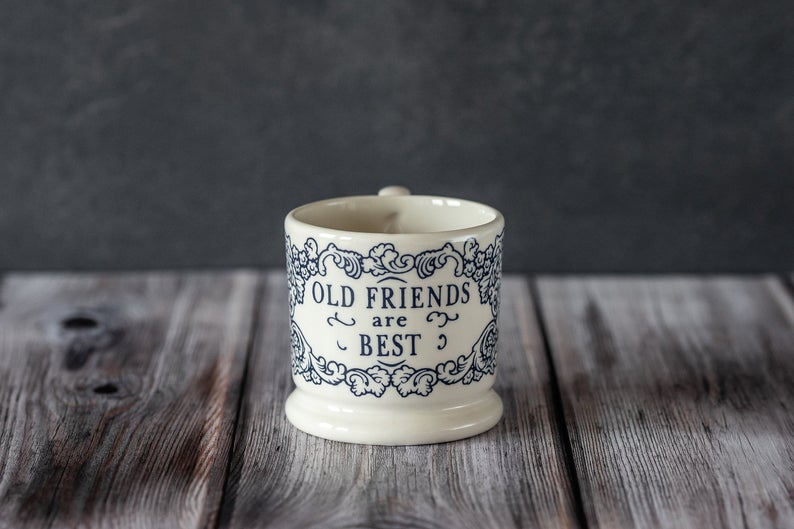 Available in Doris' popular Old Friends Are Best Design, this pitcher will look just perfect on your kitchen table.

The kitchen jug. For cordial, for sweet peas, forever. One and a half pints of pure pulchritude.

etsy.com/uk/listing/843…