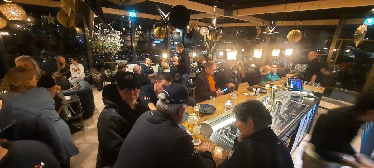 Vandaag werd tijdens de nieuwjaarsreceptie stilgestaan door onze voorzitter en secretaris bij het wel en wee van ons reddingstation afgelopen jaar. Daarnaast werden jubilarissen in het zonnetje gezet voor 20 en 10 jaren vrijwilliger.