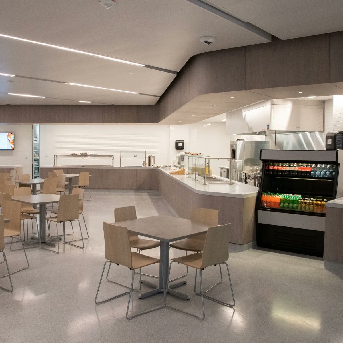 goCMNH's tweet photo. New Year, new food!

Origins Café is @gocmnh's new on-site, year-round café featuring indoor/outdoor seating! @LevyRestaurants will increase efforts to:

♻️ Reduce, reuse, recycle
🍅 Partner with local growers
🍴 Use eco-friendly serving ware
🥖 Support local food-pantry partners https://t.co/kl0ya67WgQ