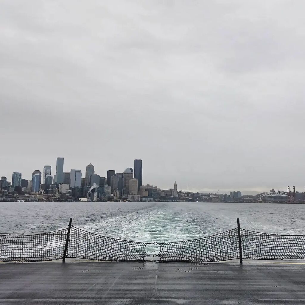 🚢 ⛴️ 

#obligatoryferryphoto #wereonaboat #bainbridge #seattle instagr.am/p/CnIAp72PDOC/