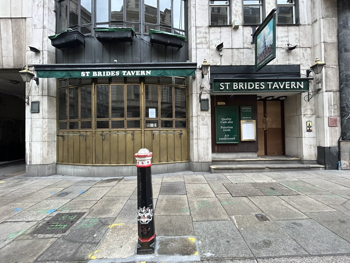 PubsSaving's tweet photo. Sad news that independent #pub St Brides Tavern #blackfriars has permanently closed. All interior pub fittings have been removed when I visited this afternoon. Planning application registered for demolition of pub. #closedpubs #ACV #HC7 #londonplan #protectpubs https://t.co/II8VwT6kFA