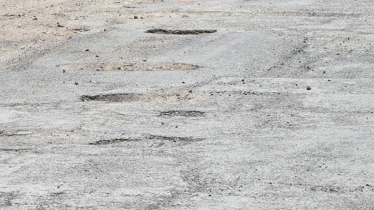 SandyMoralesH's tweet photo. El @MunicipioQuito nos está cobrando impuestos y"mejoras". Les exigimos que ese dinero se vea en obras. #Cumbayá #Tumbaco son los que más pagan impuestos y ¡este es el estado de las vías x más de 1 año! #GasparDeCarvajal @PlanificacionEc @zonaltumbaco @ObrasQuito @Presidencia_Ec https://t.co/PSqitZgKQ8