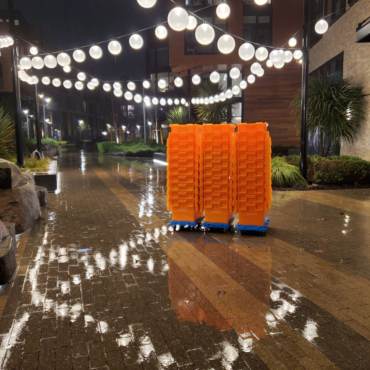 ReTotes's tweet image. Using plastic, water resistant totes instead cardboard boxes during rainy season is a game changer! Valuables are protected from the water &amp;amp; the strong base/walls means they won't tear &amp;amp; nothing will fall out! ReTotes are the smart substitute for the outdated cardboard box.