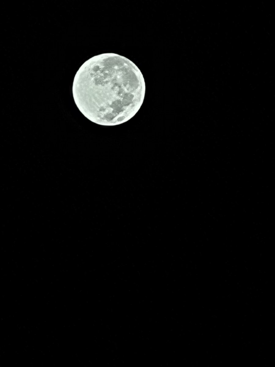 MagE_Pi's tweet photo. @JWBFaoladh Ran all night with the Wolf-Moon. The week plus of California rains made it so clear that my Samsung Galaxy was able to catch this. https://t.co/8J6etTacnk