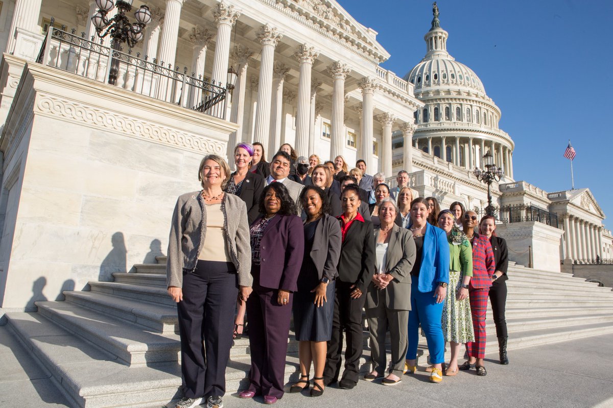 DoleFoundation's tweet image. Why become a Dole Foundation Fellow?
➡️ Support, training, &amp;amp; a platform to create impact
➡️ Ability to share your stories with leaders to transform our caregiver support culture
➡️ Opportunity to travel to DC for events &amp;amp; meetings Capitol Hill - on us! 

 elizabethdolefoundation.org/fellows/