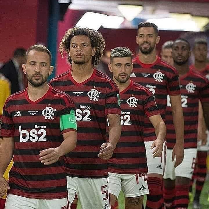 arrascakoringa's tweet photo. Até o diabo fazia o sinal da Cruz. https://t.co/LBA63XmQ5d