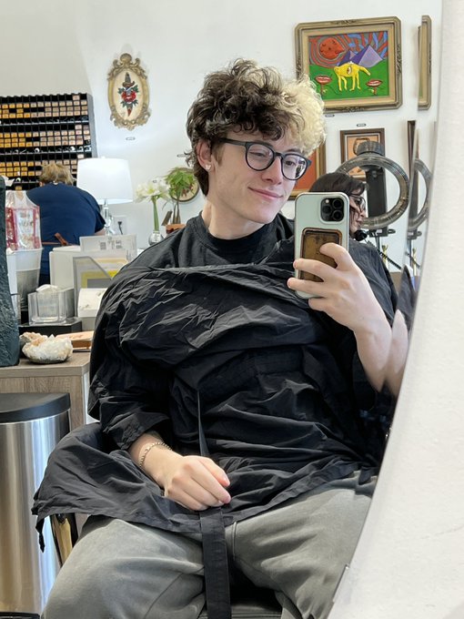 About to have tin foil in my hair https://t.co/GZF7wKU164