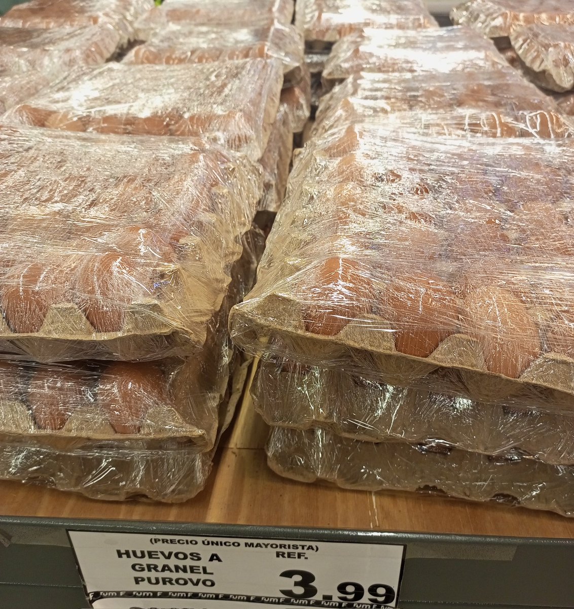 pastry_cheff's tweet photo. @RudiGourmand the price of 30 eggs in Venezuela https://t.co/hgDfltMXFJ