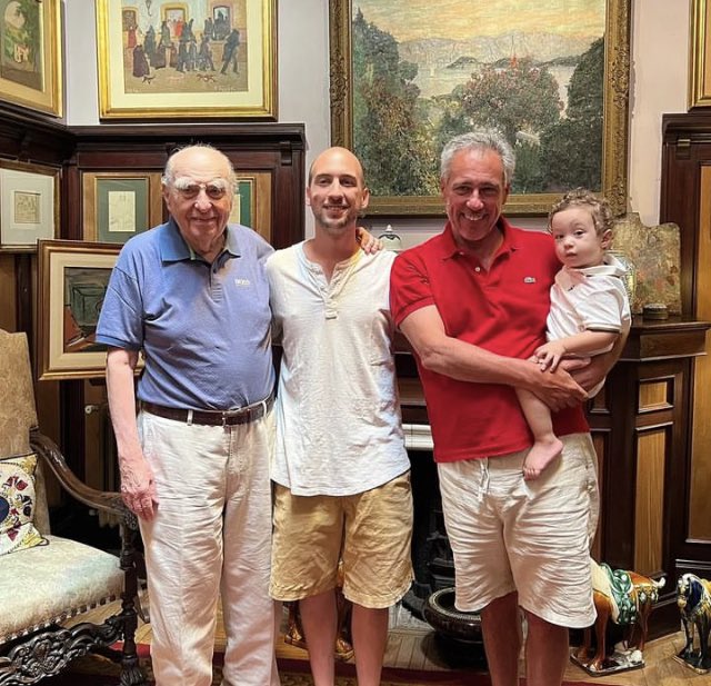 JulioLuisSangu1's tweet photo. Los 4
Julios: Julio María, Julio Eduardo, Julio Luis y Julio León. https://t.co/4n7rFlvubH