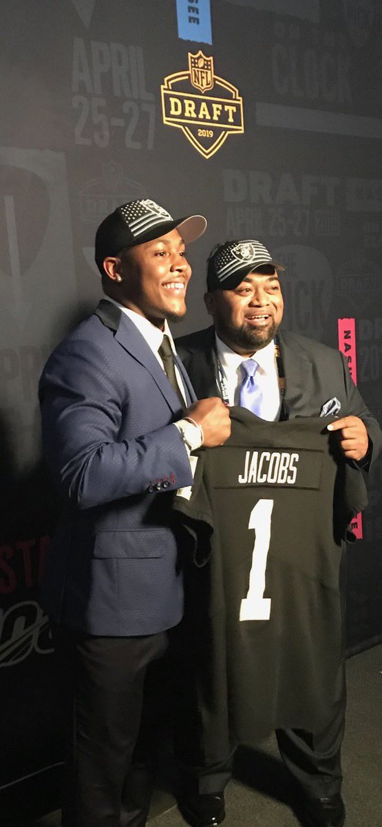 Josh Jacobs has talked about how his pops sacrificed everything for the family. Three years ago today, Jacobs bought him a house. Now, Jacobs will try to wrap up the NFL rushing title before returning to his father’s side.