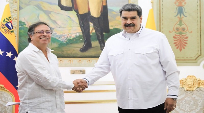 PLVenezuela's tweet photo. 👏🎯👉 #OjoAlDato: @NicolasMaduro recibe en el Palacio de #Miraflores a @petrogustavo, mandatario de 🇨🇴 para abordar temas #bilaterales, a partir de 1️⃣ hoja d ruta en áreas #estrategicas definidas con anterioridad. #Unidad e #Integracion. 👏🥁📝 https://t.co/sKOofk6Krp