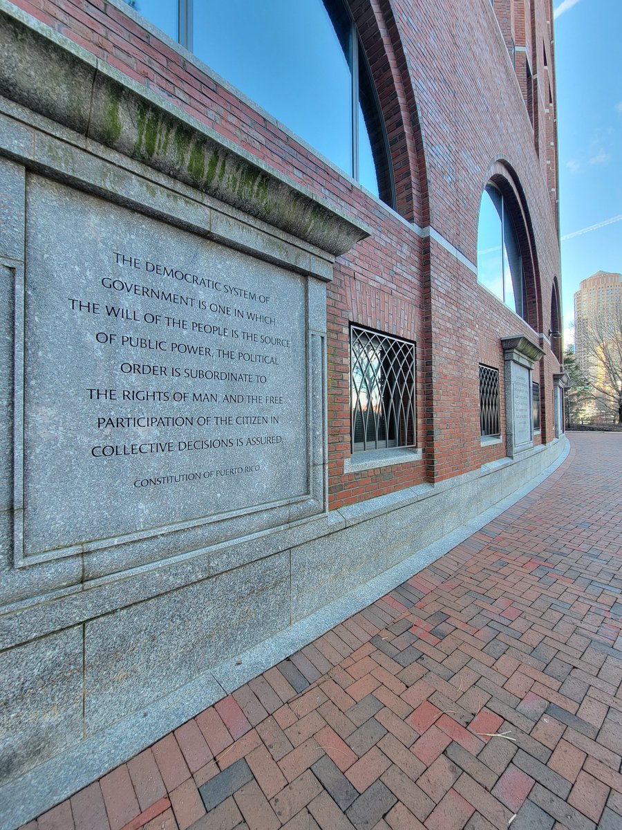 OnlyInBOS's tweet photo. Stone inscriptions drawn from the writings of political figures, community leaders, judges, and words from state and federal constitutions surround The John Joseph Moakley United States Courthouse in Boston's Seaport District.

⚖️ https://t.co/WpsmTp22lu