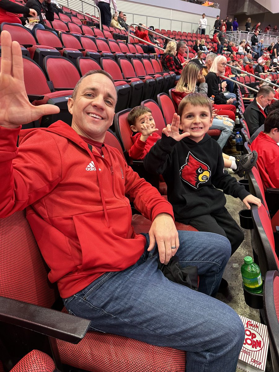 #GoCards <a href="/LouisvilleMBB/">Louisville Men's Basketball</a> Let’s get this W!!