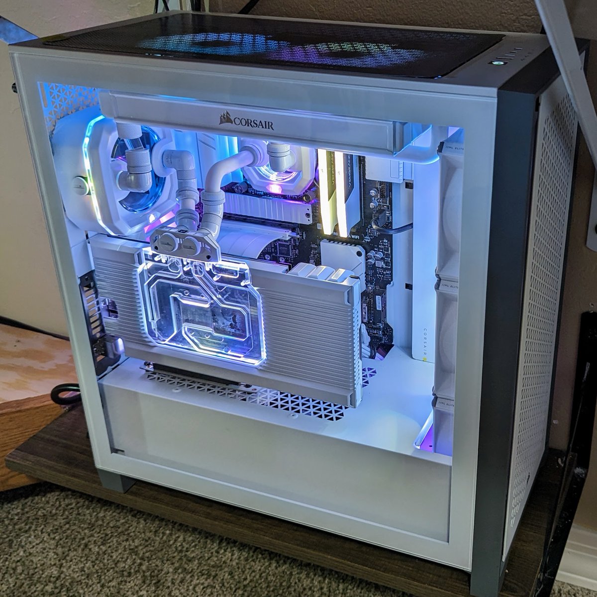 DannyMeercat's tweet photo. @CORSAIR Just a little Corsair everything build. https://t.co/kf4BuZerMJ
