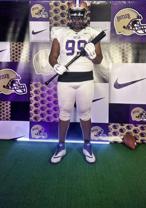 Time to get to work!!!⚪️🟣 🐻
#Committed <a href="/CoachBVignery/">Brice Vignery</a> <a href="/Coach_JL51/">Coach_Landoll</a> <a href="/CoachJesseOwen/">Jesse Owen</a>