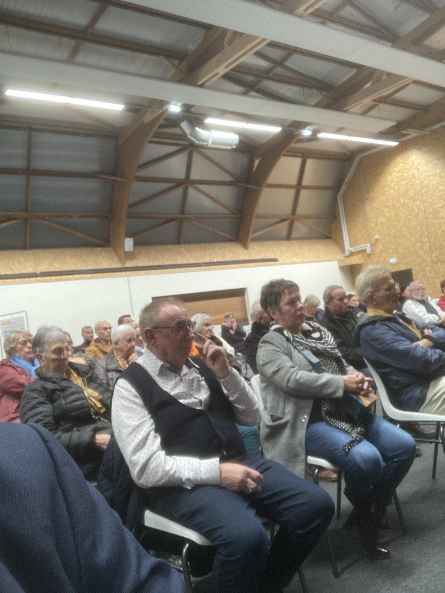 BrichetMuhammad's tweet photo. Très heureux de participer aux vœux @ErdreEnAnjou avec le plaisir de revoir les habitants attentifs aux projets présentés par Mme le maire @YaminaRiou       Nous avons abordé également les enjeux de toute l’action du @Maine_et_Loire aux services de nos concitoyens. https://t.co/Z1Q5Je6Z9P
