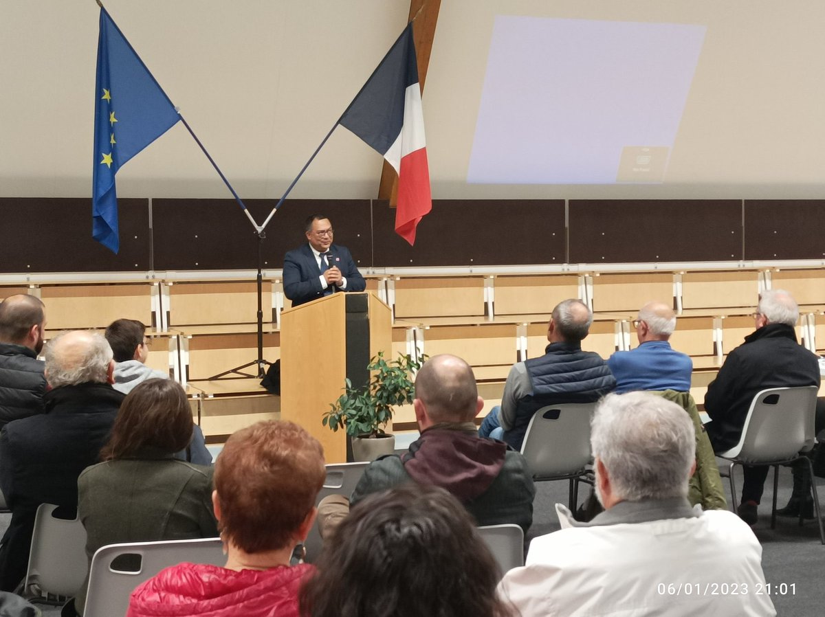 BrichetMuhammad's tweet photo. Très heureux de participer aux vœux @ErdreEnAnjou avec le plaisir de revoir les habitants attentifs aux projets présentés par Mme le maire @YaminaRiou       Nous avons abordé également les enjeux de toute l’action du @Maine_et_Loire aux services de nos concitoyens. https://t.co/Z1Q5Je6Z9P