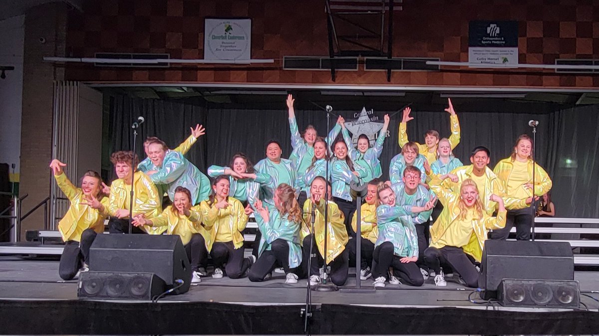 schmidtmjs's tweet photo. @NeenahAD Vintage is rocking it in Colby #NHSVintage2023 https://t.co/L04IjXbcbx