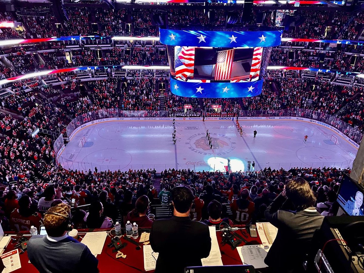 Wells15Kevin's tweet image. Honored to have played a small role on last night’s broadcast of Blackhawks and Coyotes on @WGNRadio. It was an even bigger honor to share the booth with NHL legend Chris Chelios and a great play-by-play guy in Joe.
You’ll want to listen to the convo between myself and #7. ⬇️