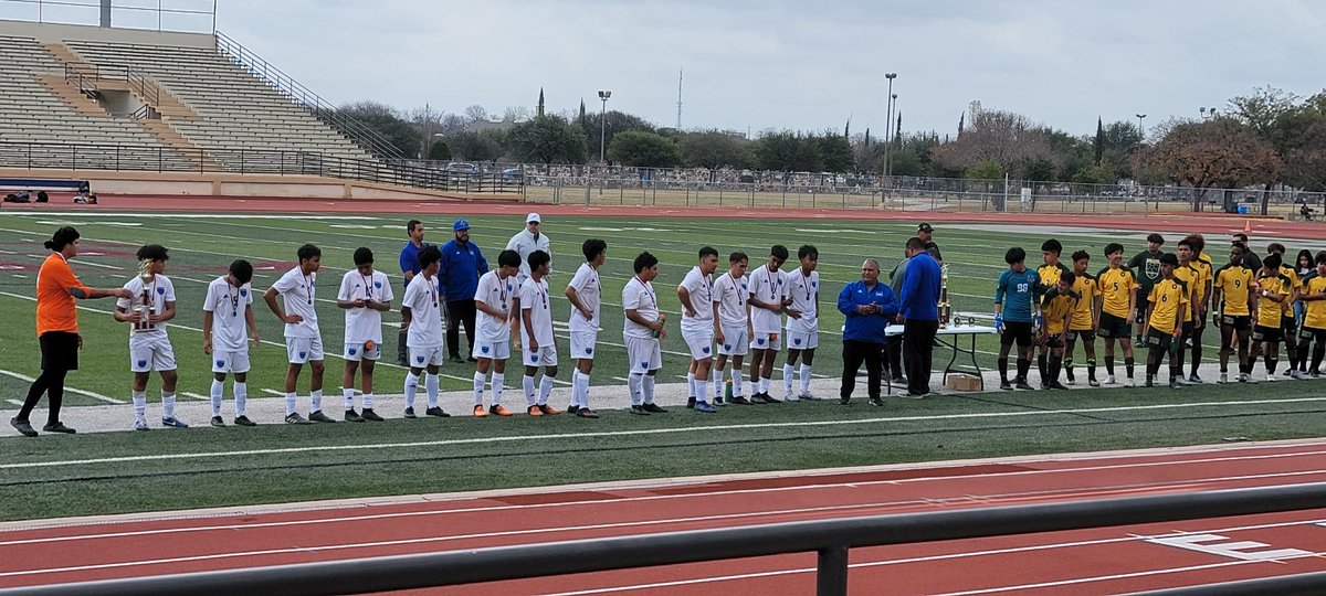 lizetrcasas's tweet photo. So proud of our @EISDMemorialHS #SoccerTeam! It was a great game and it was great to see them in action. Their plays are executed amazingly! π² β½οΈπ₯ @EISDofSA @eisd_GEARUP @Aleman_MHS @Coach_POrtega #thatpass #EISDSoccerTournament https://t.co/GaZMzp7hDL