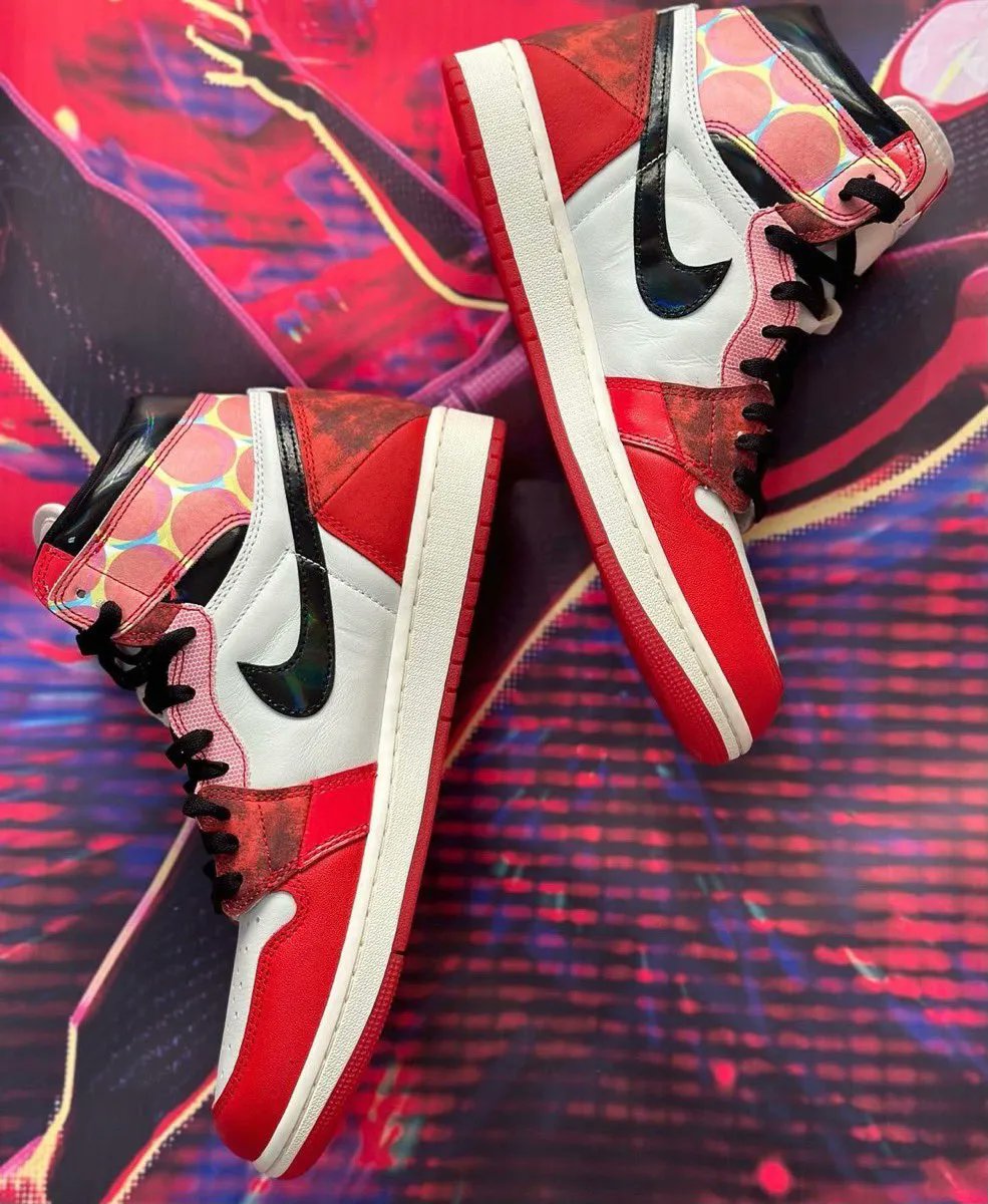 Spider-Man × Nike Air Jordan 1 HIGH OG Nike Air Jordan 1 Retro High Spider-Man Next Chapter Shoes
