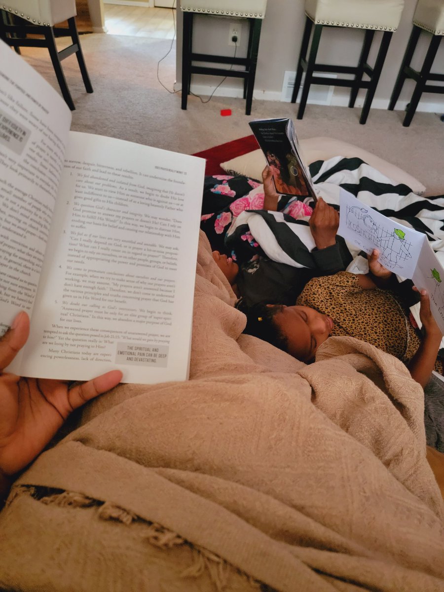 One of the best ways to encourage children to read is by letting them see you read 📖