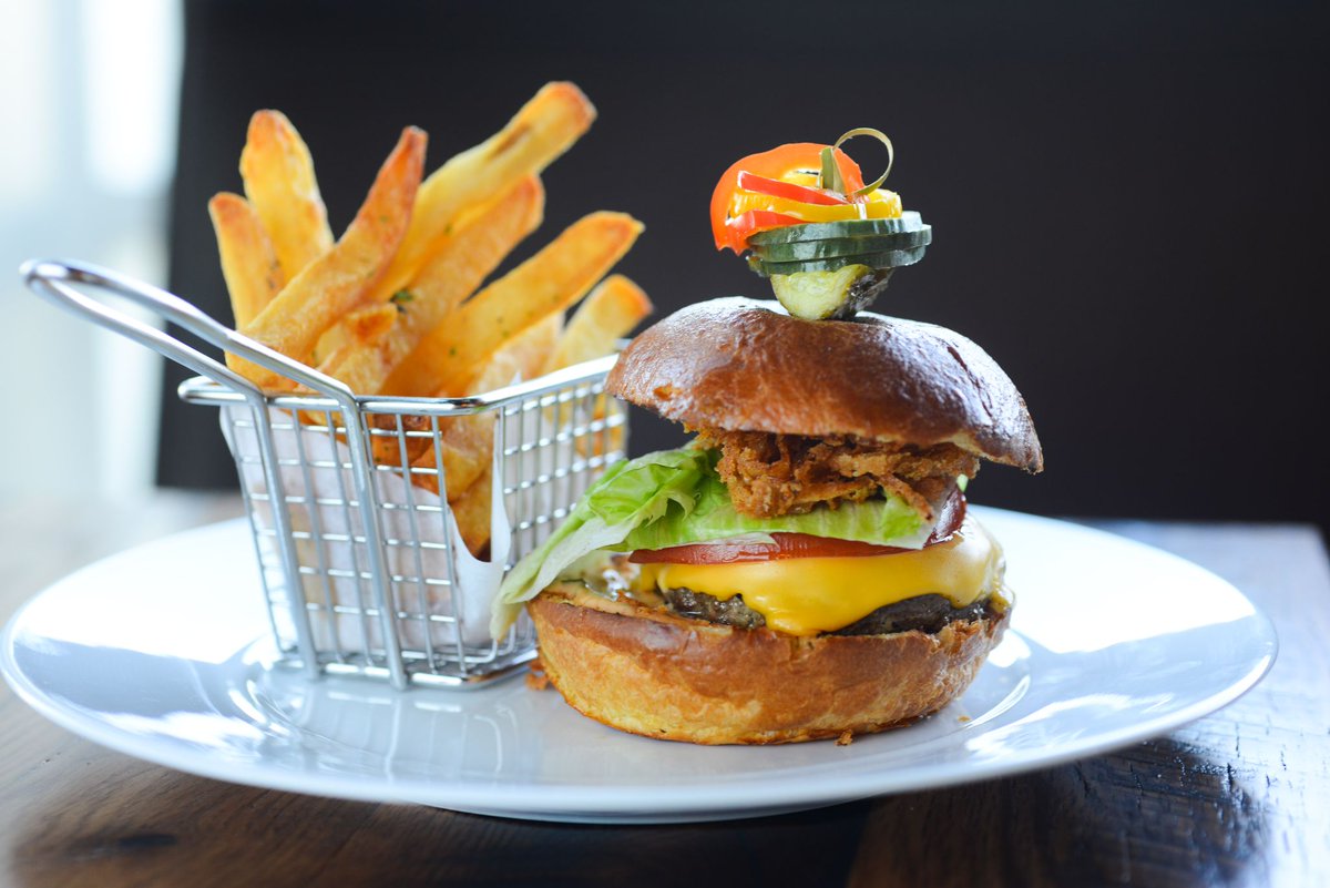 When you’re looking for a great place to grab a bite, ARISTA has plenty of options! From sushi, deli classics, global dishes, pizza, and more, you’ll find excellent restaurants here.