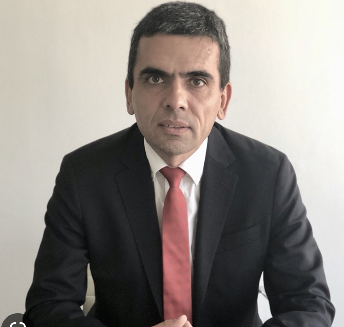 Neo130971's tweet photo. Me encantaría que @GabrielBoric y el @GobiernodeChile escuchara la voz del pueblo, y eligiera un fiscal que trabaja en perseguir a todos los delincuentes.
Carlos Gajardo @cgajardop es el hombre que debería debe ser el fiscal nacional https://t.co/YKwHBInKIZ