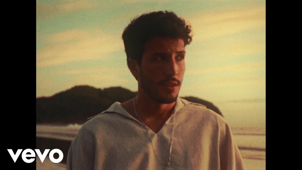 UMusicColombia's tweet image. No esperes más y dale play a #Básicamente de @SebastianYatra 🎶 ¡Perfecta para escuchar en cualquier momento 🤩 ! youtube.com/watch?v=z3gcb9…